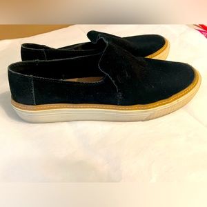 Women’s TOMS Size 9
